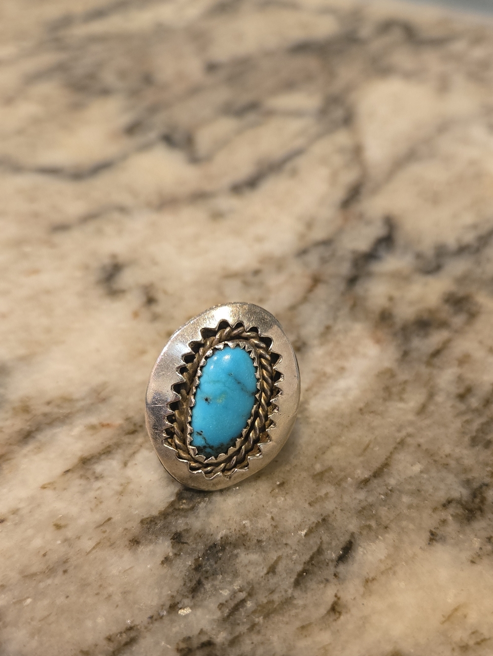 Navajo Design Turquoise Ring - Picture 5 of 11